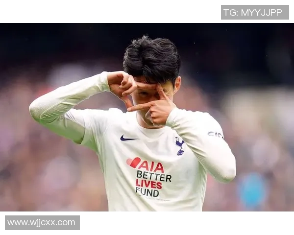 足球明星背后的故事揭示了他们不为人知的坚韧与挑战 足球明星背后的故事揭示了他们不为人知的坚韧与挑战